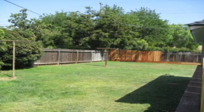 124 W Yale Ave, CA, California 93728, 2 Bedrooms Bedrooms, ,1 BathroomBathrooms,Homes,Occupied,W Yale,1044